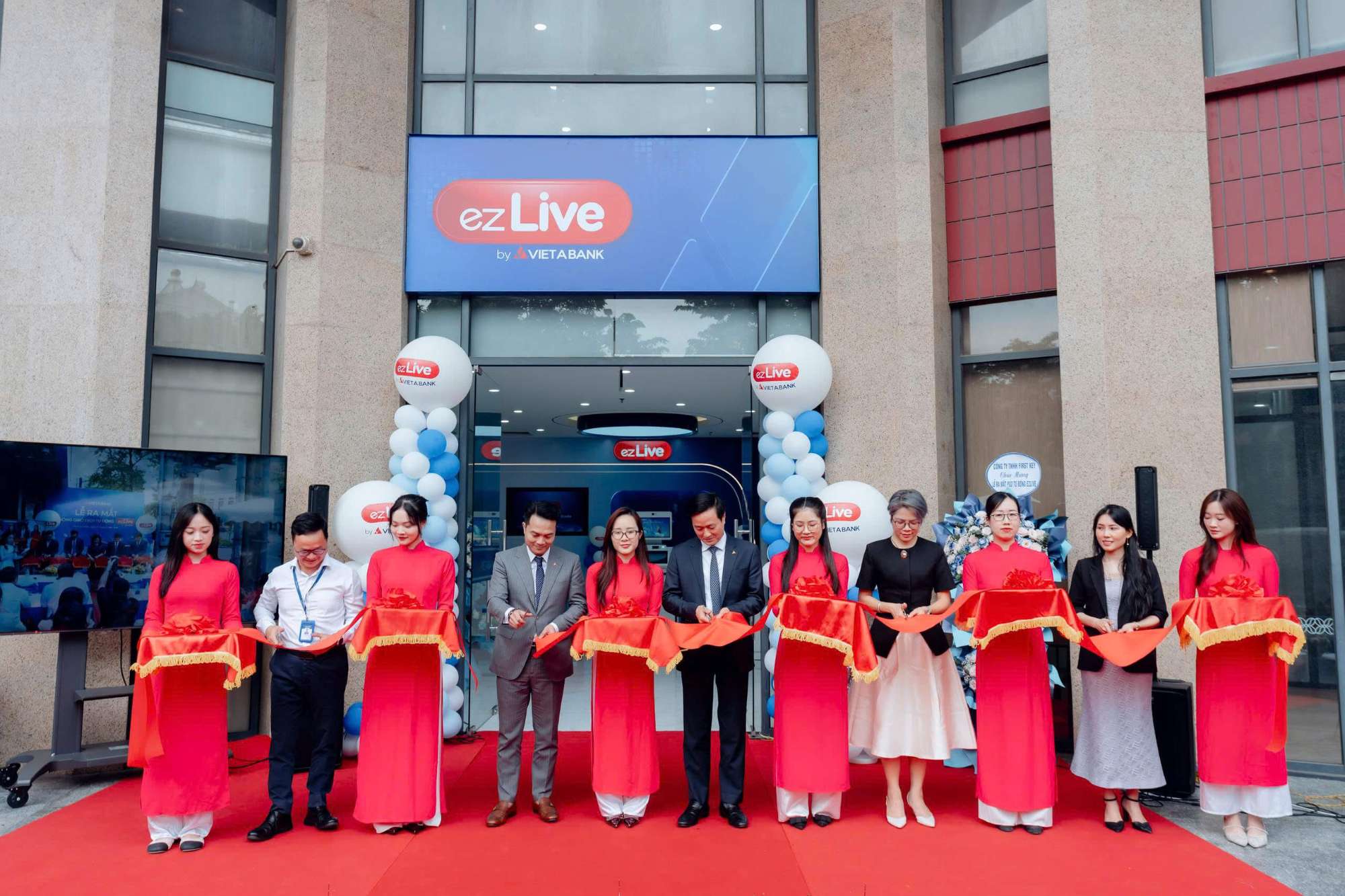 VIETABANK RA MẮT PHÒNG GIAO DỊCH TỰ ĐỘNG EZLIVE: BƯỚC TIẾN MỞ RỘNG HỆ SINH THÁI SỐ TOÀN DIỆN