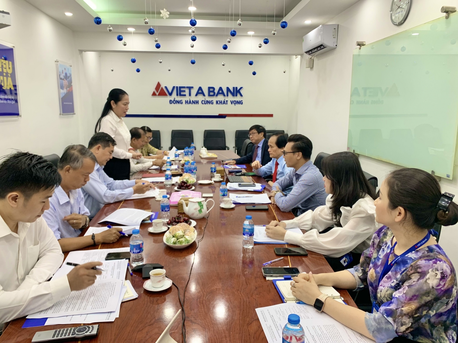 THƯỜNG TRỰC ĐẢNG ỦY KHỐI CÁC CƠ QUAN TRUNG ƯƠNG ĐẾN THĂM VÀ LÀM VIỆC TẠI ĐẢNG BỘ VIETABANK